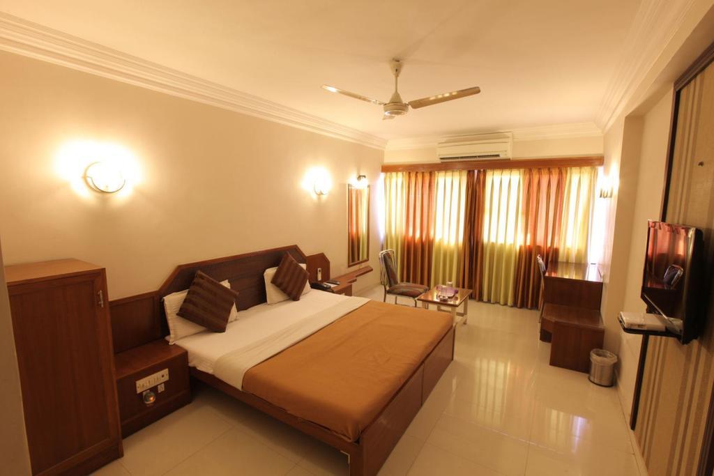 Hotel Prudent Vadodara Room photo